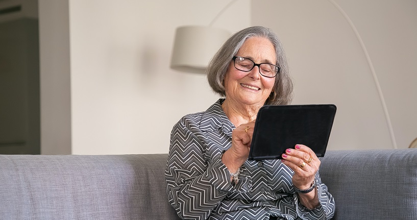 Comparación de los libros de historia de vida digitales y convencionales sobre el estado de ánimo, la comunicación, la cognición y la calidad de vida en personas con demencia en residencias: un estudio piloto