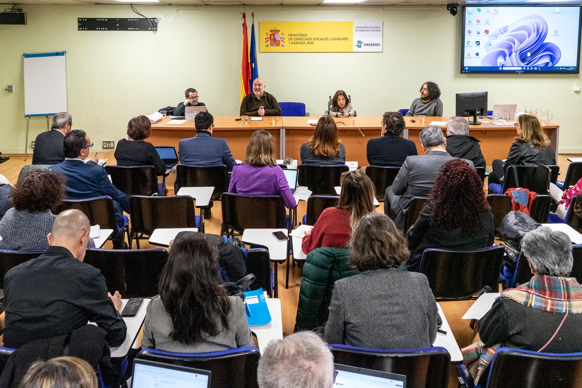 Asistentes a la jornada durante la ponencia.