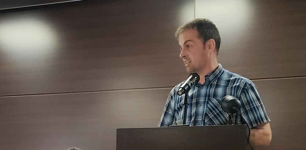 Miguel Moreno Mateos, terapeuta ocupacional del Ceapat, durante su ponencia.