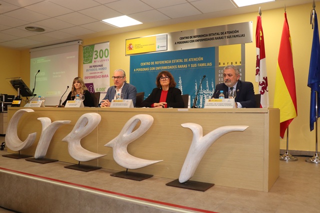Acto de inauguración de la XIII Jornada Nacional del Día Mundial de las Enfermedades Raras en el Creer, con la presencia de la gerente territorial de Servicios Sociales de Burgos, de la Junta de Castilla y León, M.ª Antonia Paniego Morán, el director del Creer, Aitor Aparicio García, la directora general del Imserso, M.ª Teresa Sancho Castiello y el subdelegado del Gobierno en Burgos, Pedro Luis de la Fuente Fernández (de izquierda a derecha).